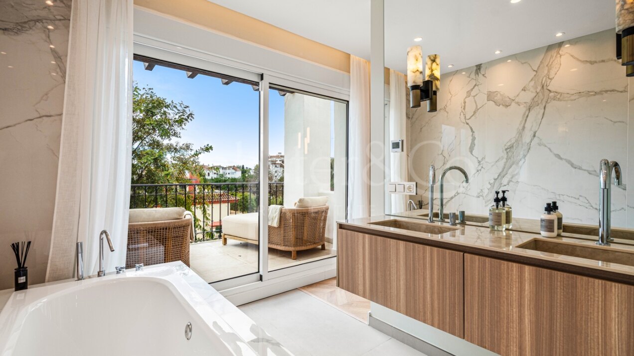 Casa Marisal - Luxury Townhouse in Marbella