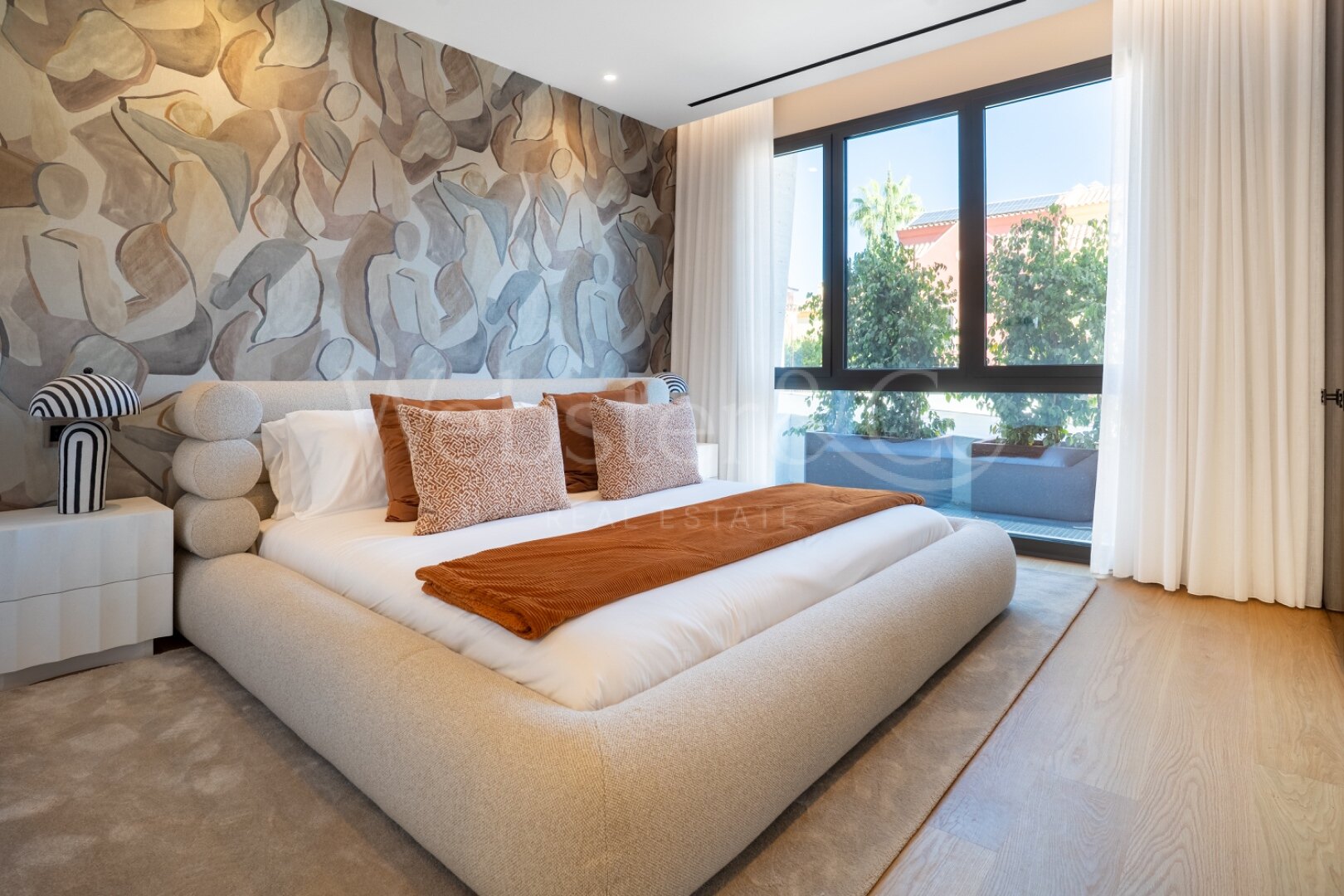 Apartment Epic II - Luxurious Home, Golden Mile