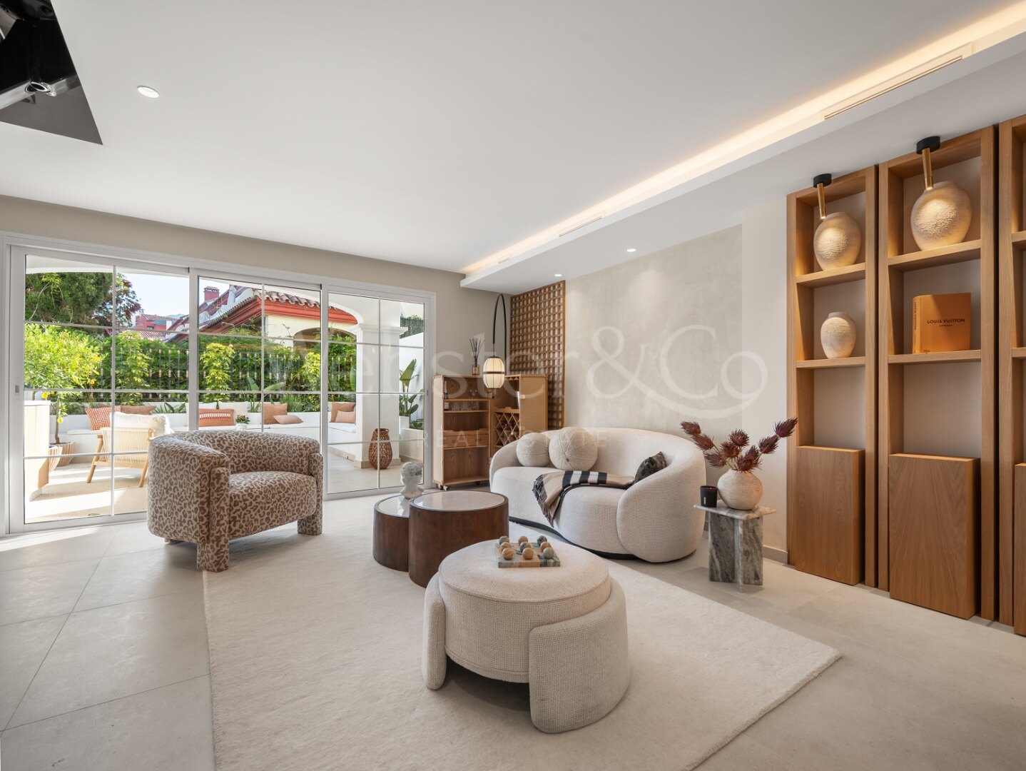 Townhouse Alba - Renovated Luxury on The Golden Mile