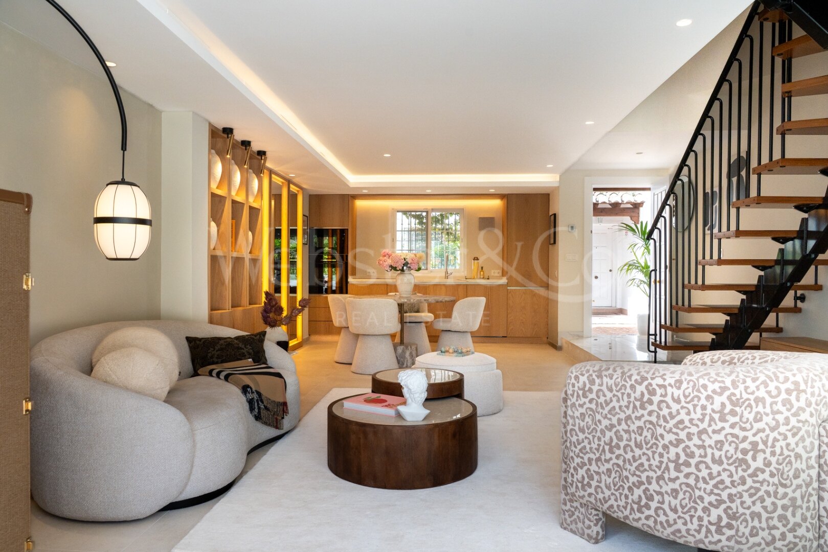 Townhouse Alba - Renovated Luxury on The Golden Mile