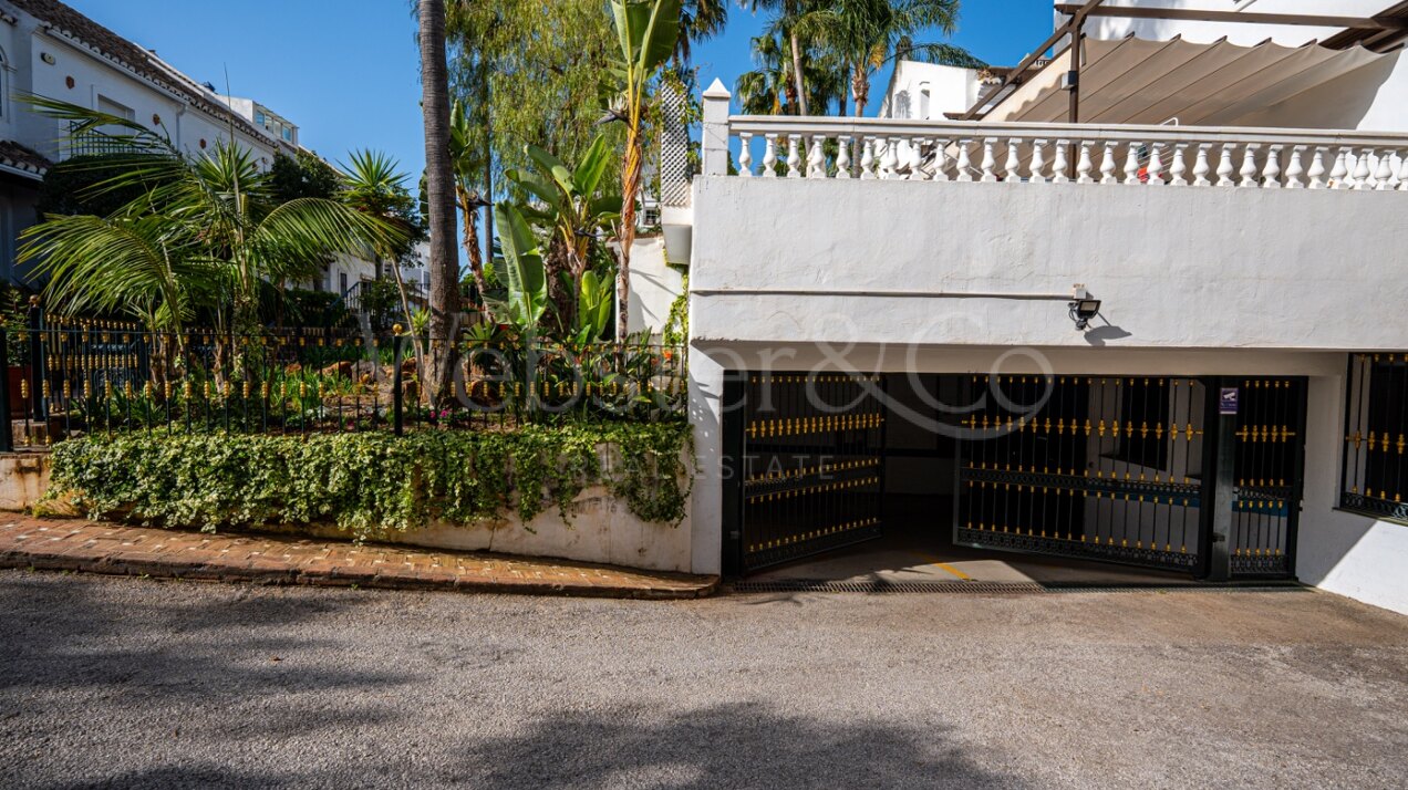Townhouse Alba – Lujo Renovado en la Milla de Oro