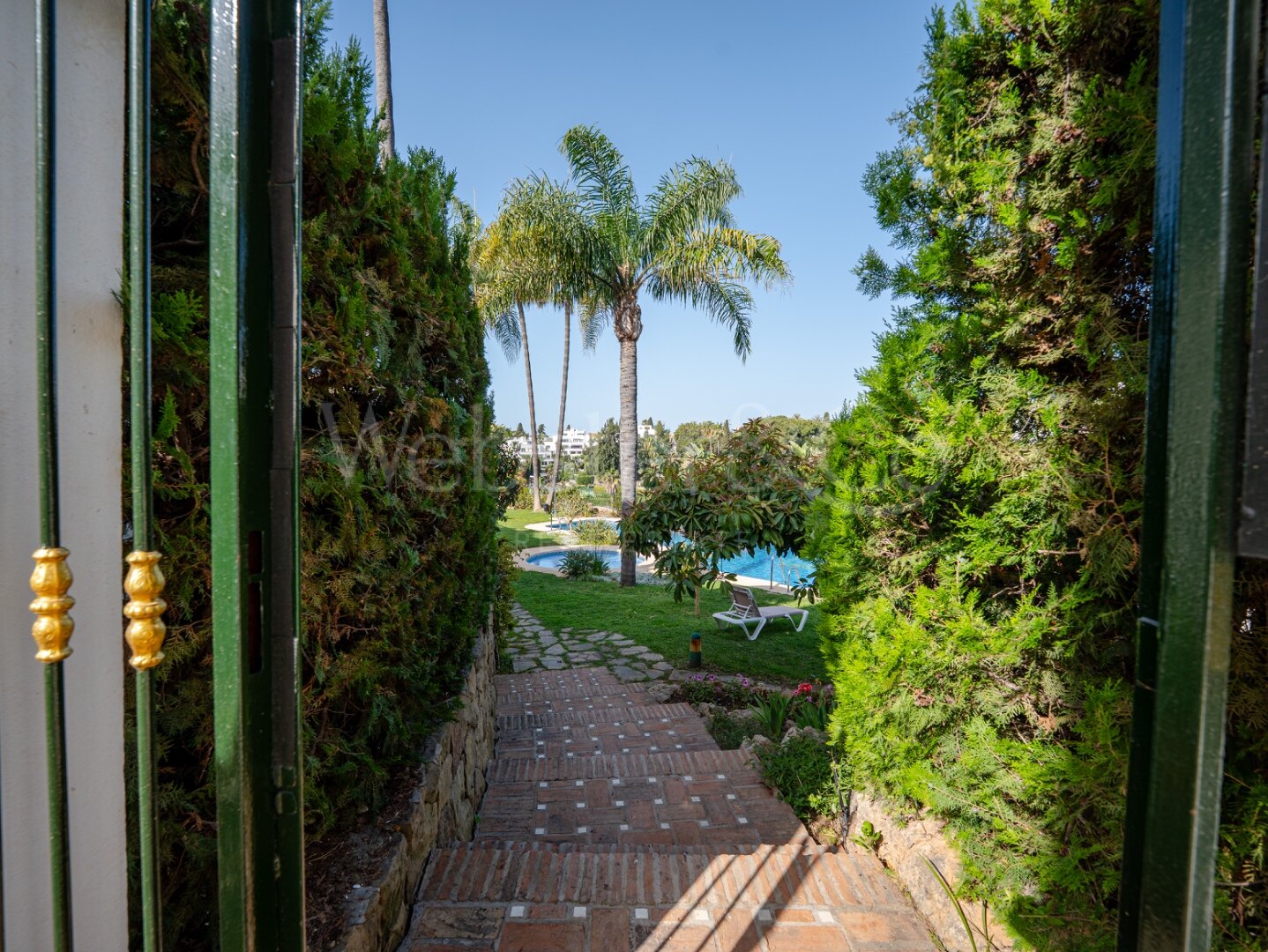 Townhouse Alba - Renovated Luxury on The Golden Mile