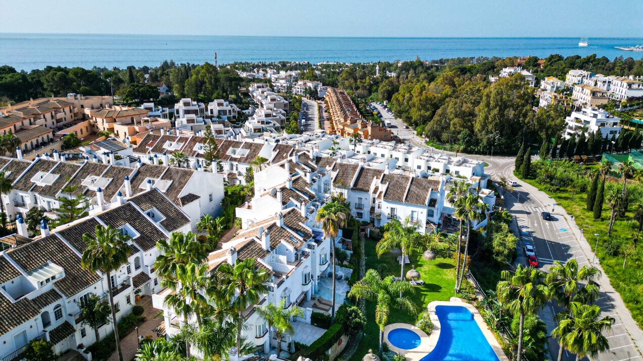 Townhouse Alba – Lujo Renovado en la Milla de Oro