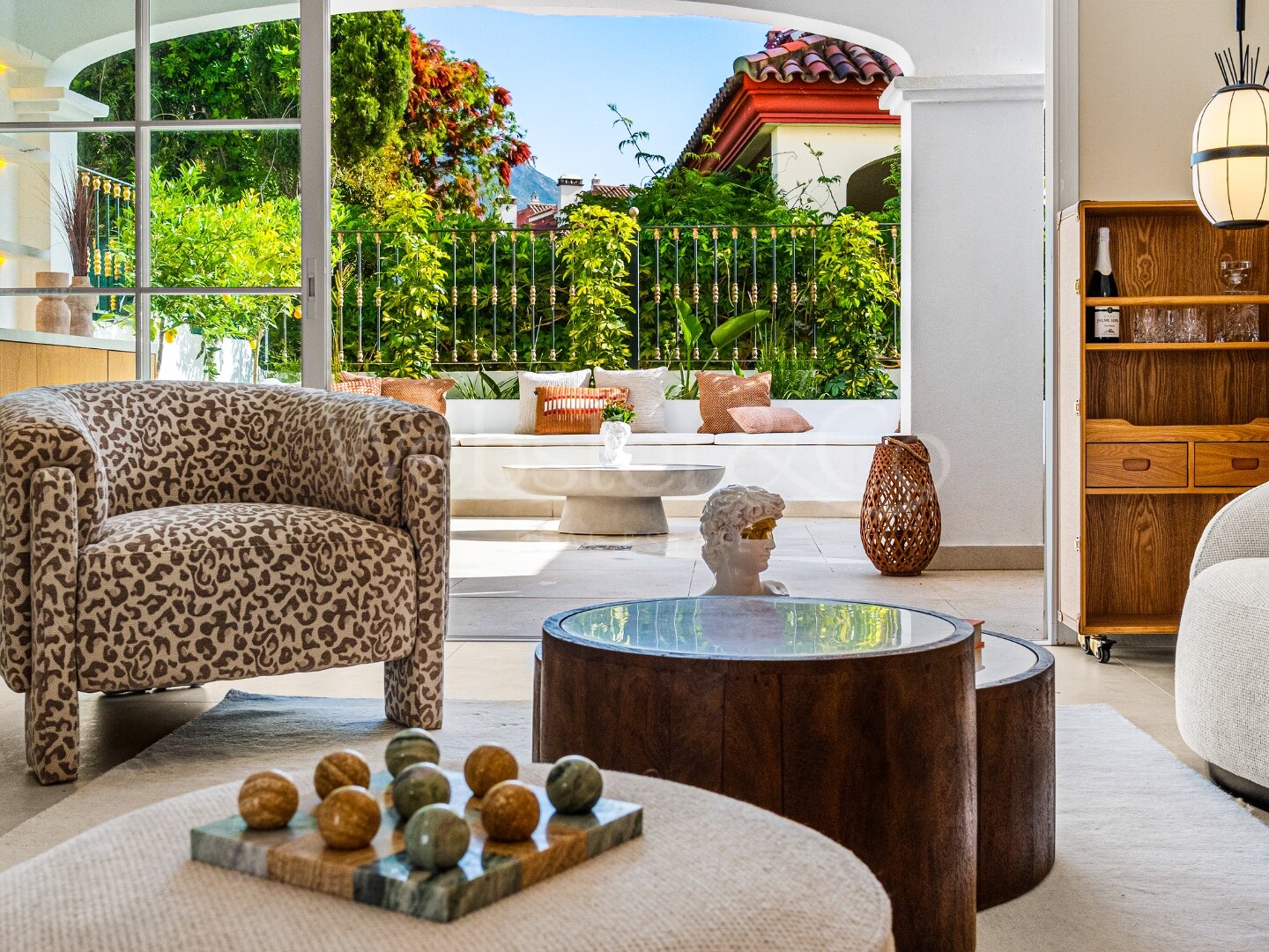 Townhouse Alba - Renovated Luxury on The Golden Mile