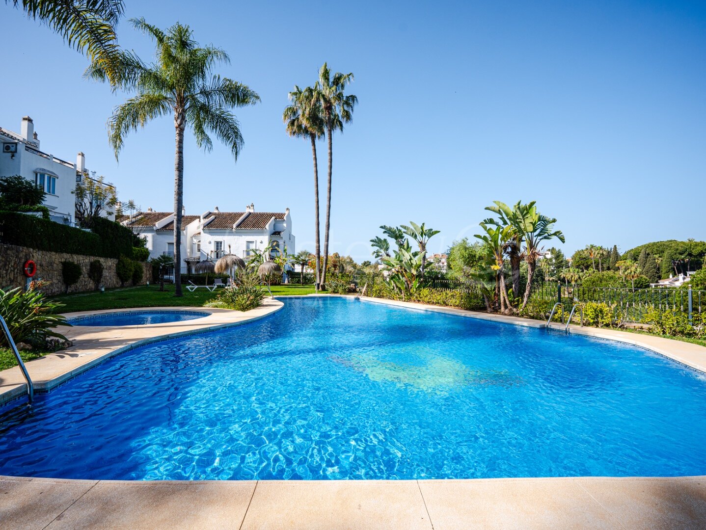 Townhouse Alba - Renovated Luxury on The Golden Mile