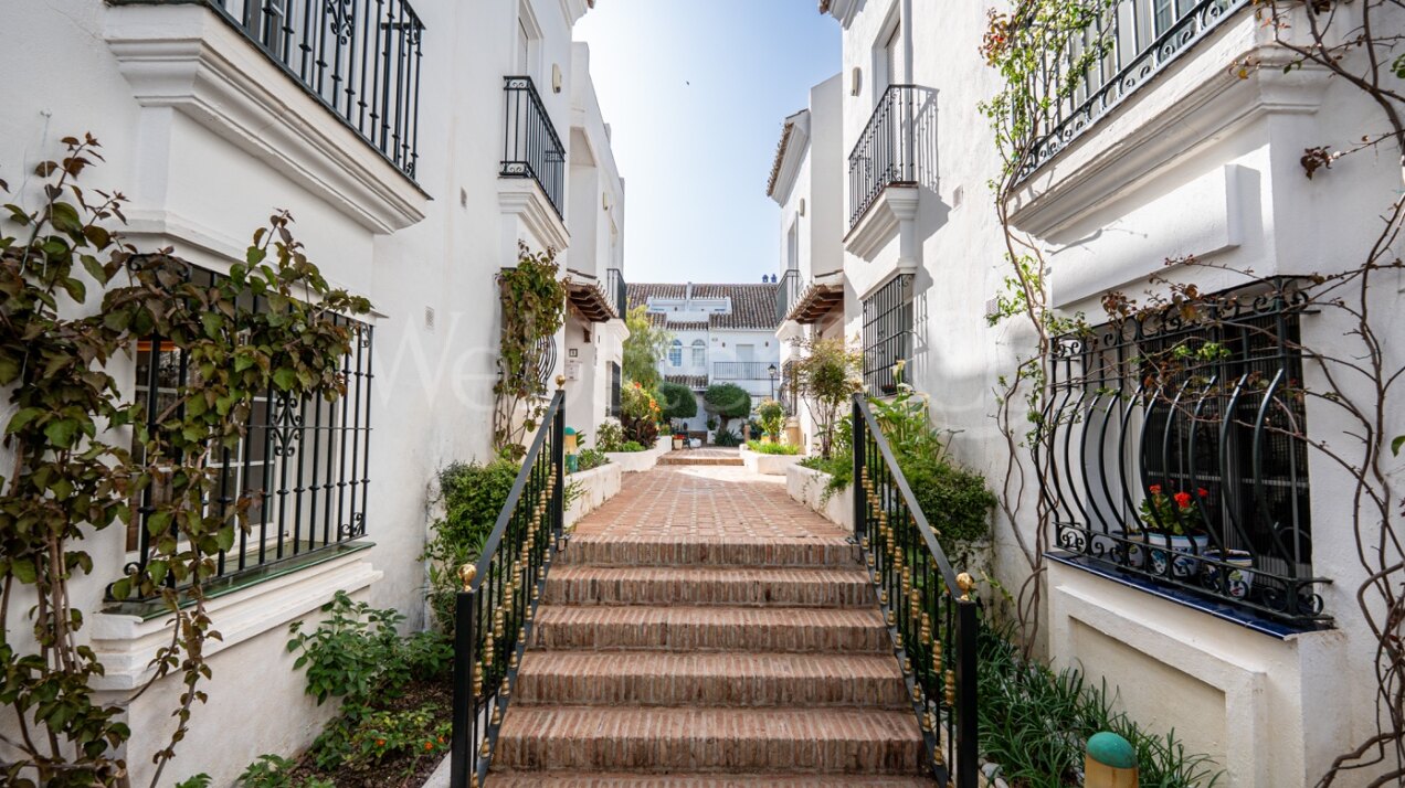 Townhouse Alba – Lujo Renovado en la Milla de Oro