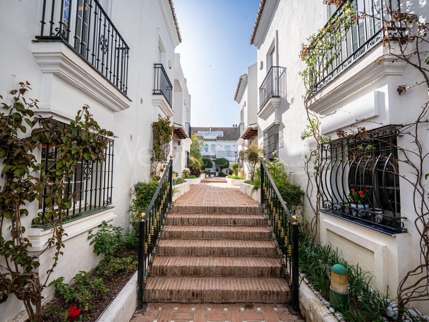 Townhouse Alba - Renovated Luxury on The Golden Mile