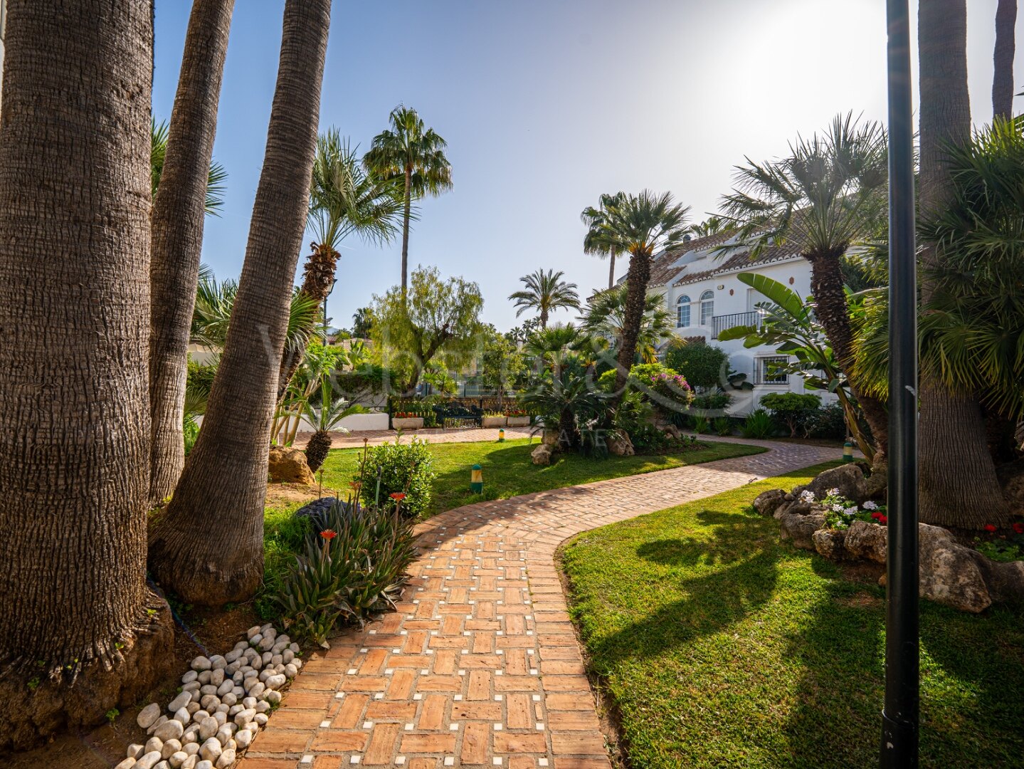 Townhouse Alba - Renovated Luxury on The Golden Mile