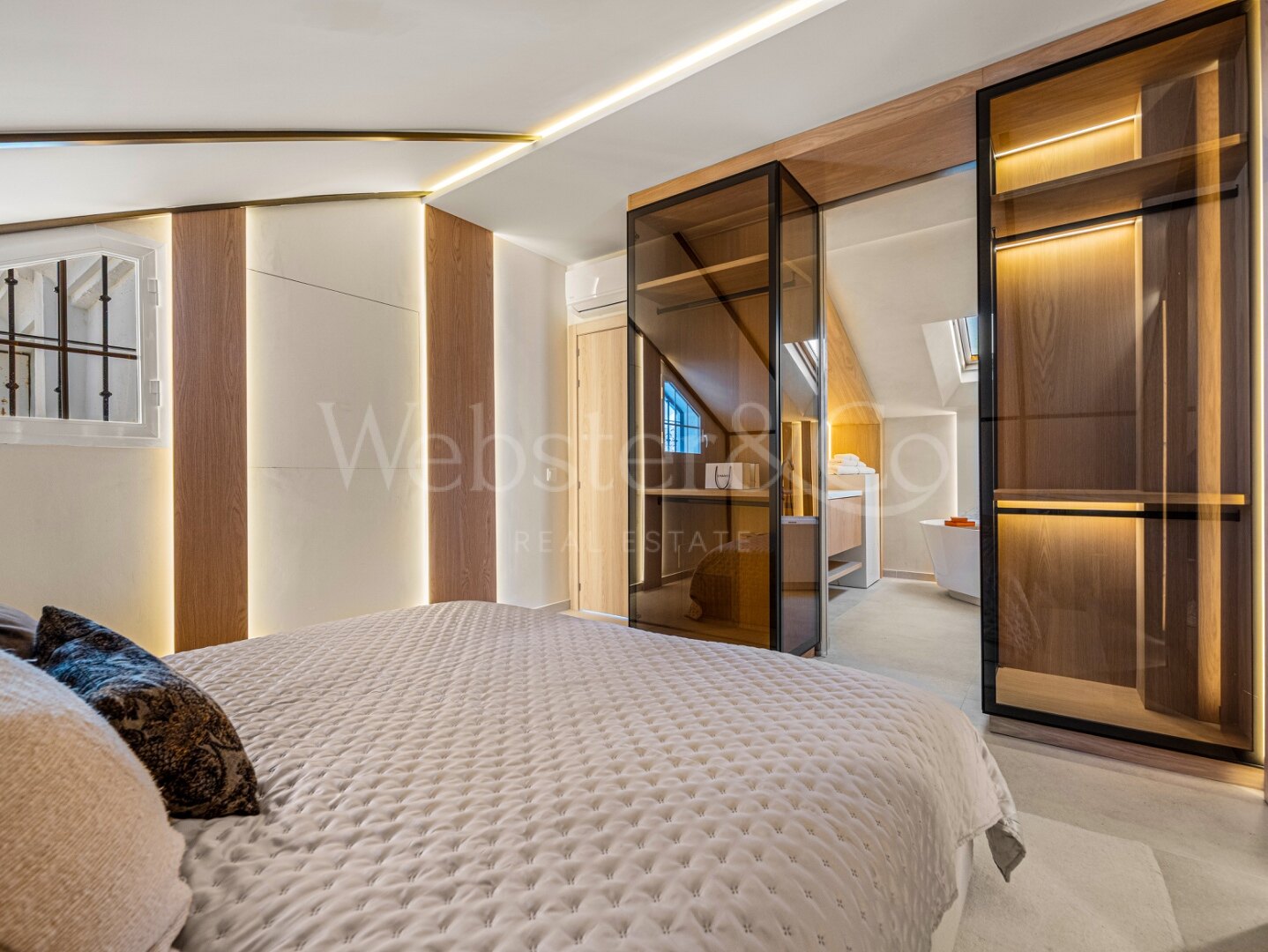 Townhouse Alba - Renovated Luxury on The Golden Mile