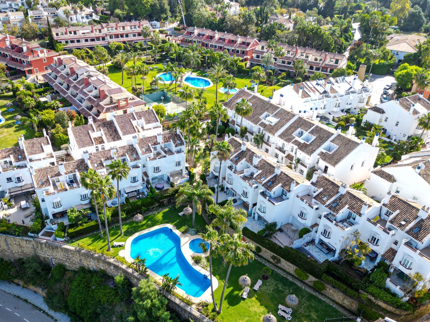 Townhouse Alba - Renovated Luxury on The Golden Mile
