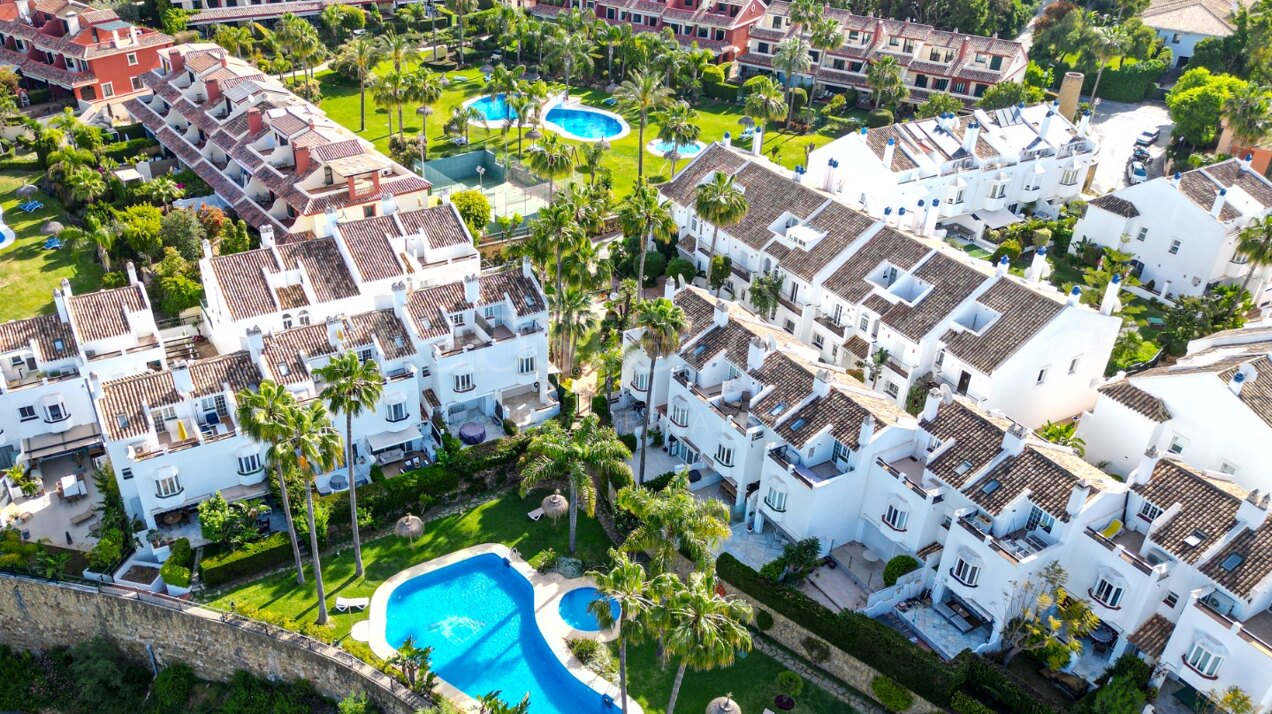 Townhouse Alba – Lujo Renovado en la Milla de Oro