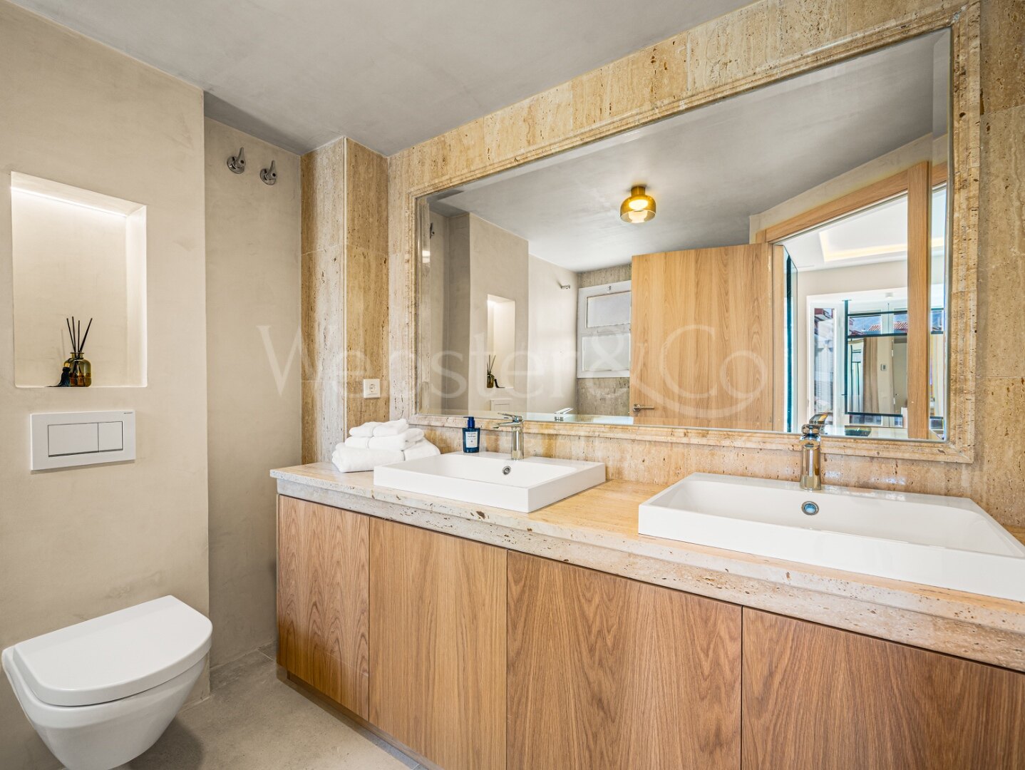 Townhouse Alba - Renovated Luxury on The Golden Mile