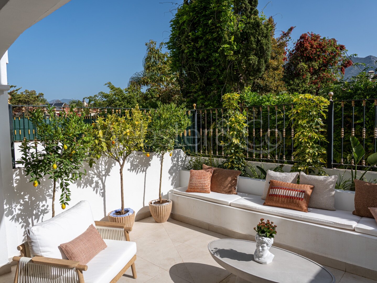 Townhouse Alba - Renovated Luxury on The Golden Mile