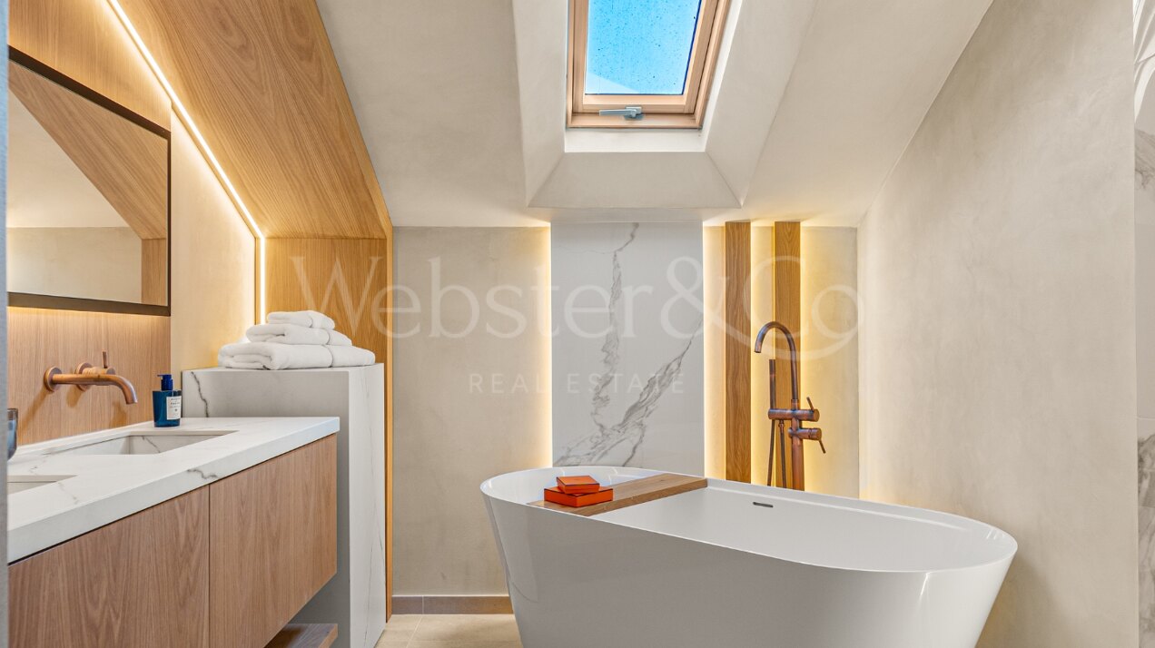 Townhouse Alba – Lujo Renovado en la Milla de Oro