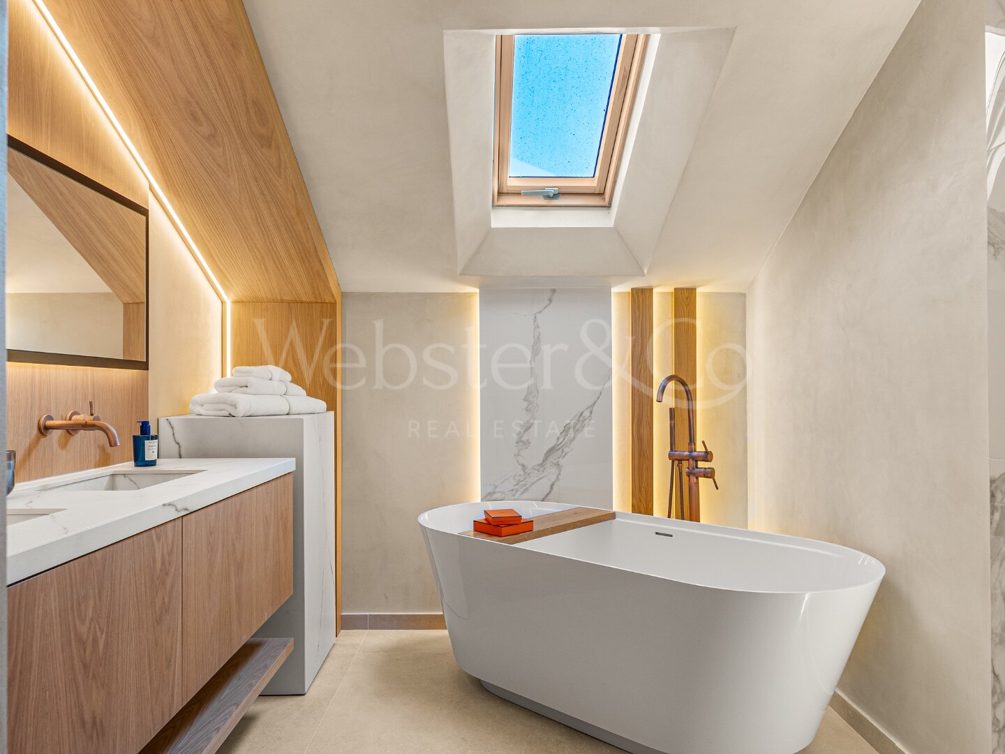 Townhouse Alba - Renovated Luxury on The Golden Mile
