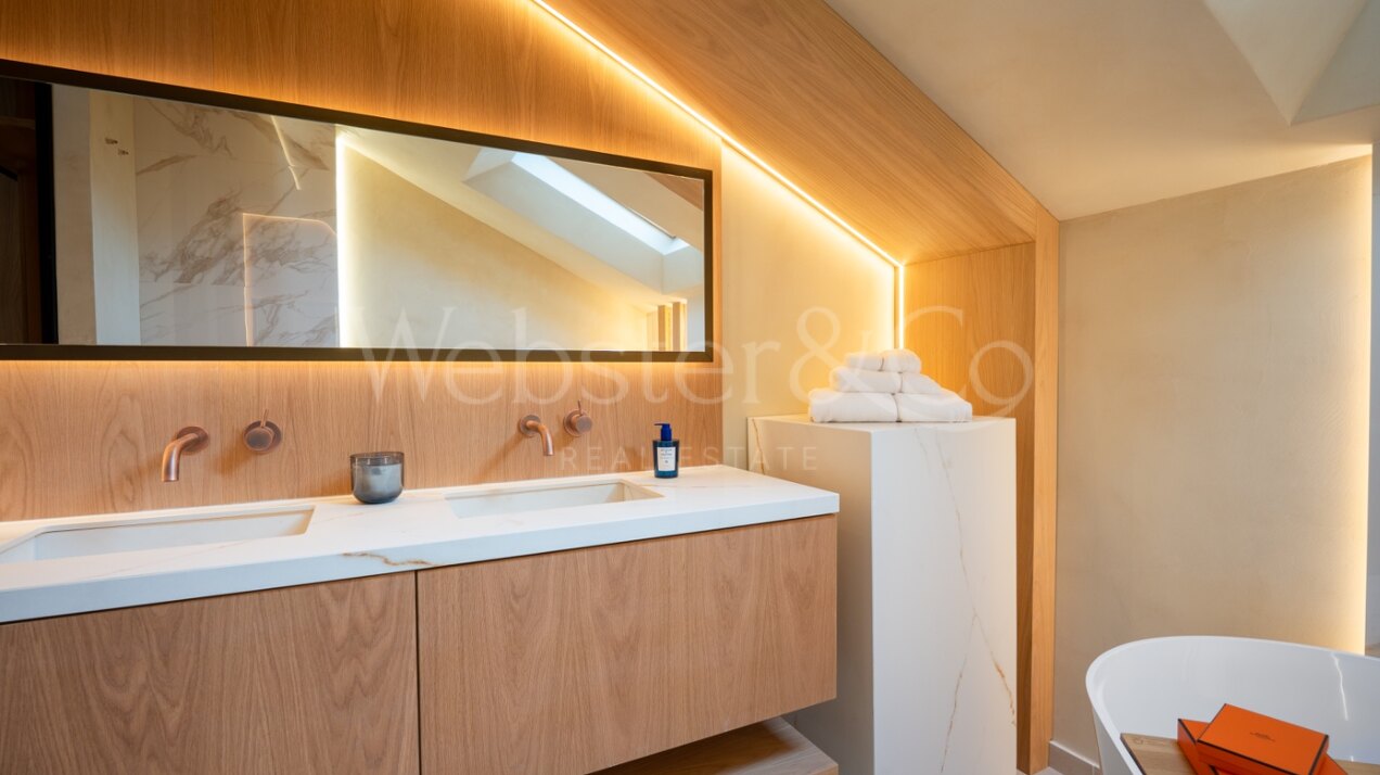 Townhouse Alba – Lujo Renovado en la Milla de Oro