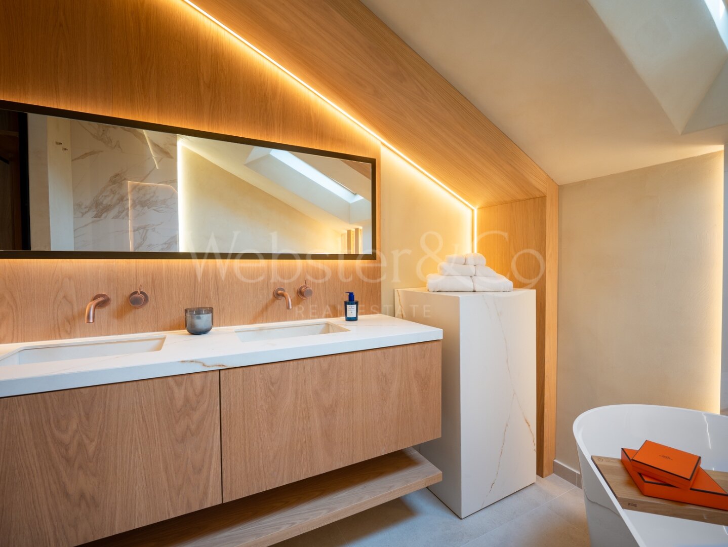 Townhouse Alba - Renovated Luxury on The Golden Mile