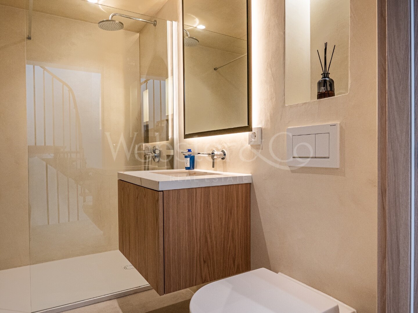 Townhouse Alba - Renovated Luxury on The Golden Mile