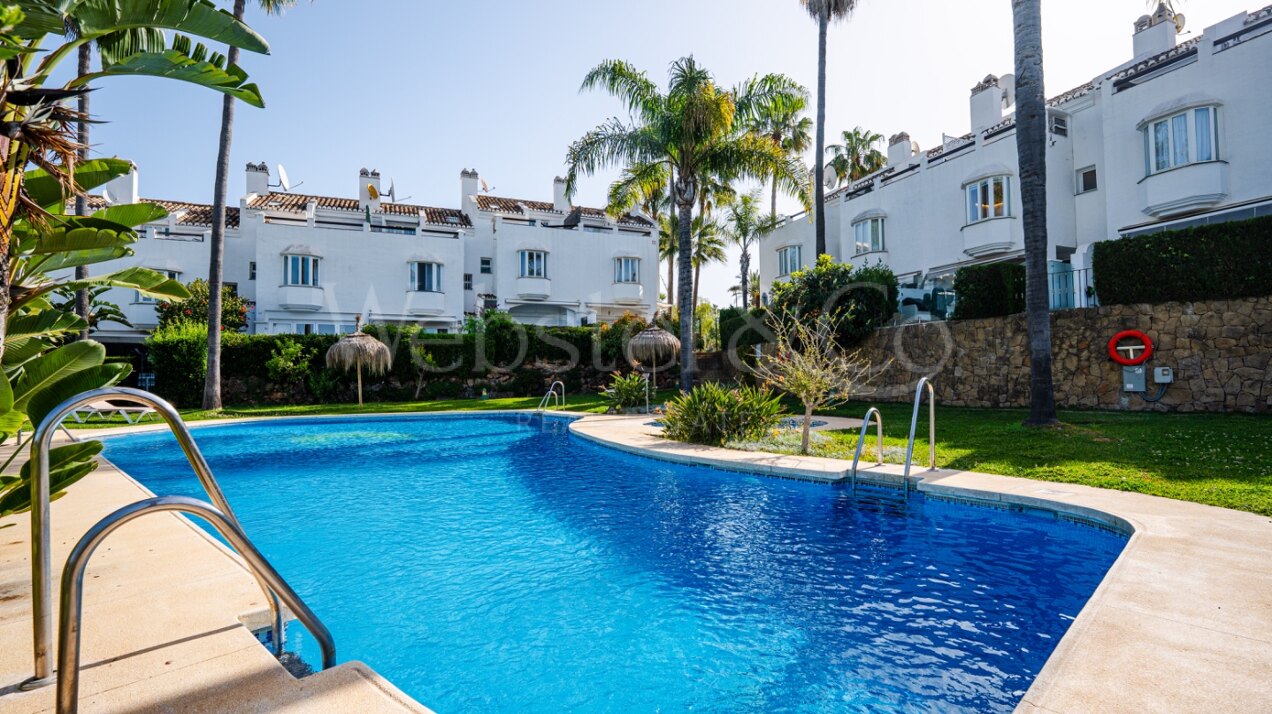 Townhouse Alba – Lujo Renovado en la Milla de Oro