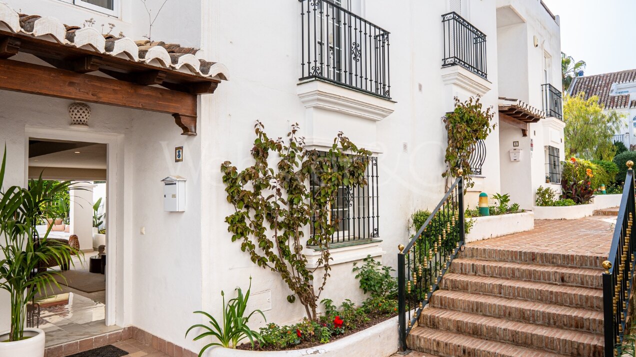 Townhouse Alba – Lujo Renovado en la Milla de Oro