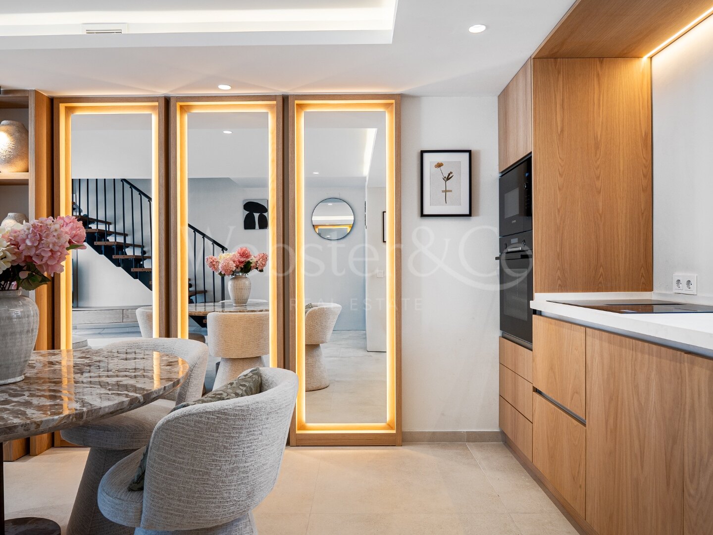 Townhouse Alba - Renovated Luxury on The Golden Mile