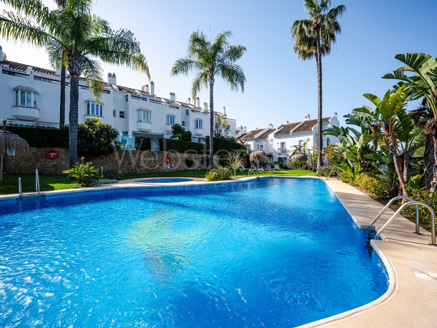 Townhouse Alba - Renovated Luxury on The Golden Mile