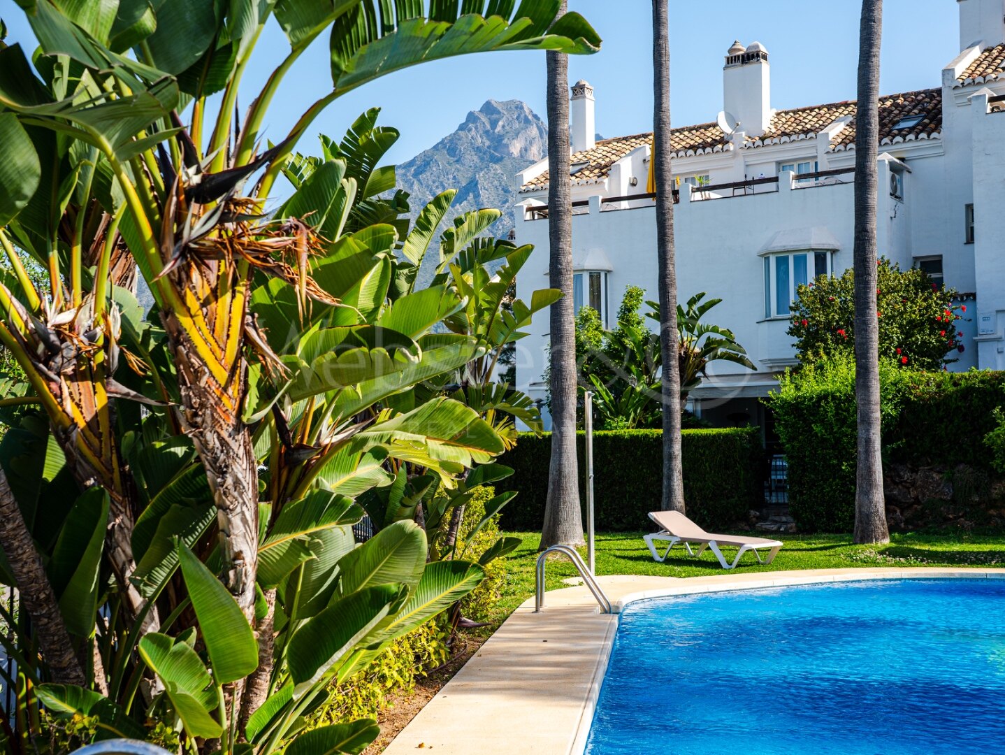 Townhouse Alba - Renovated Luxury on The Golden Mile