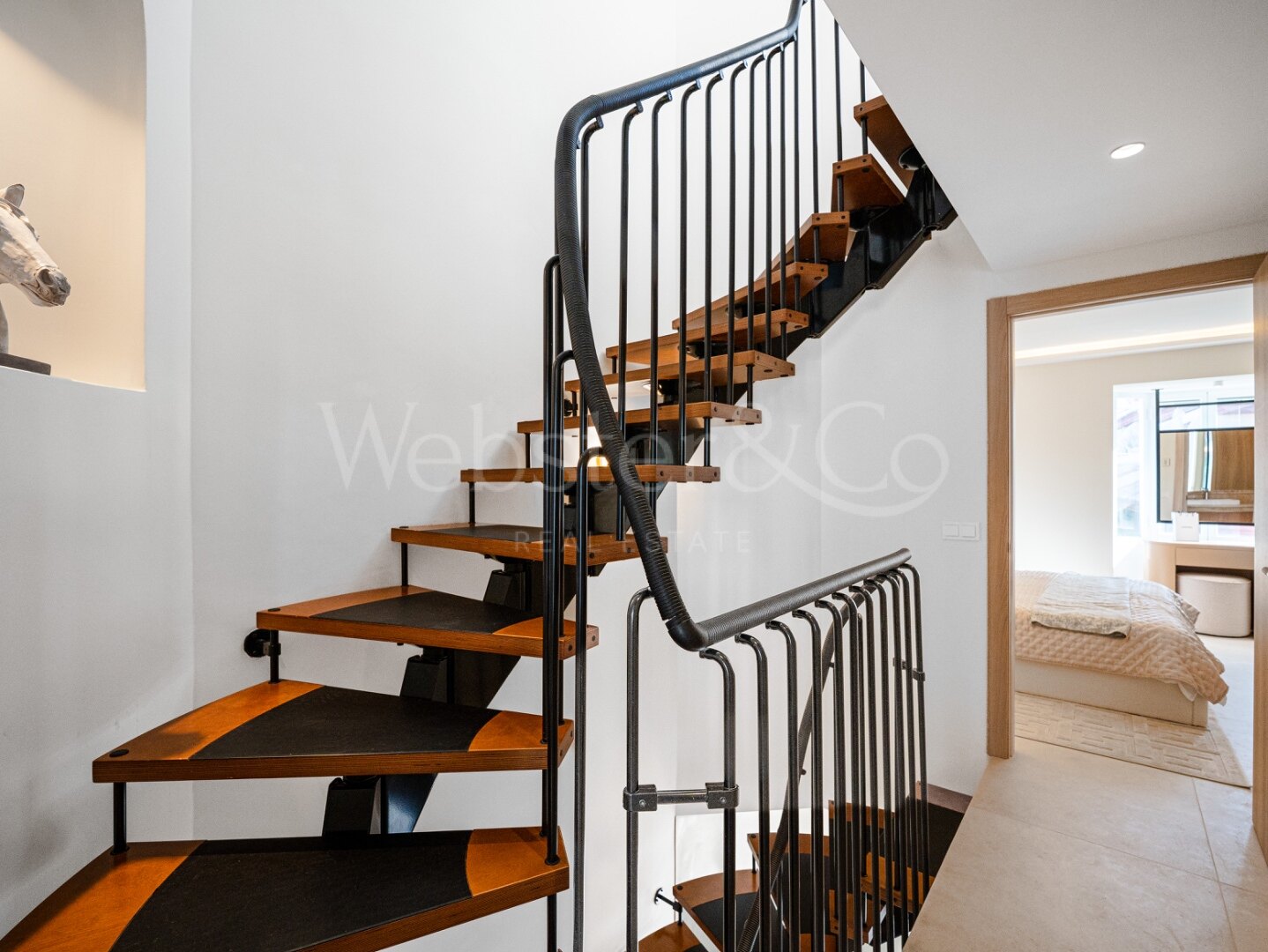 Townhouse Alba - Renovated Luxury on The Golden Mile
