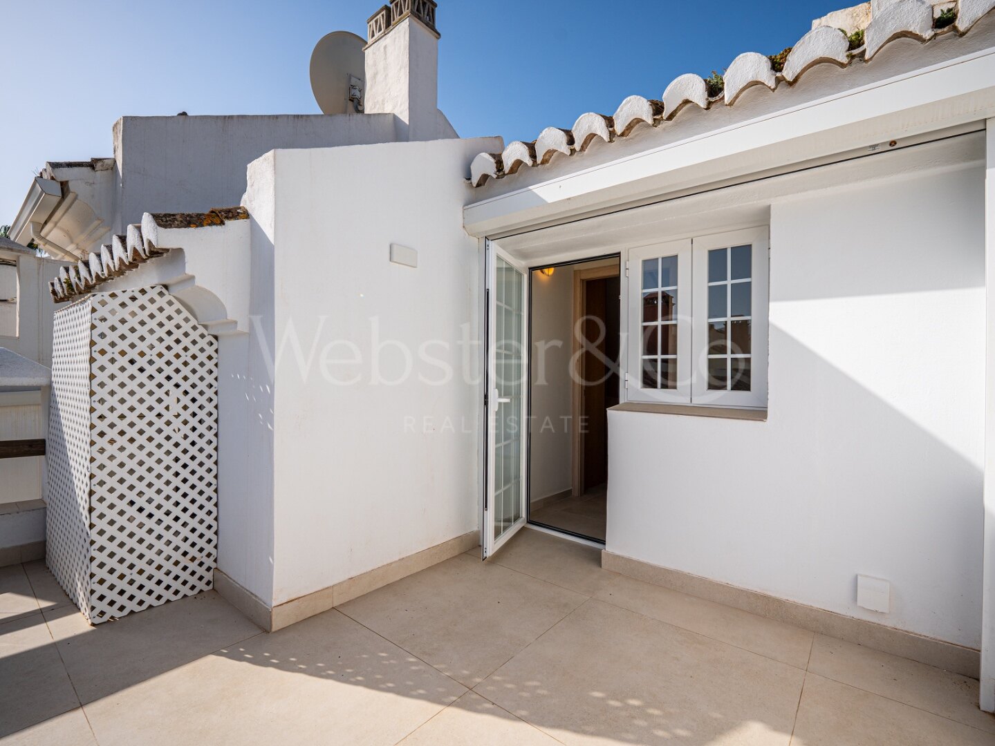 Townhouse Alba - Renovated Luxury on The Golden Mile