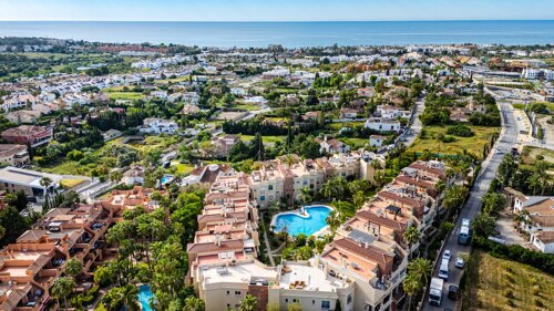 Property Highlights: - Los Flamingos- Gated Community- Corner Penthouse- Roof Terrace- 360º Views- Sea Views- Mountain Views- Gibraltar Views- Communal Pool- Investment Potential