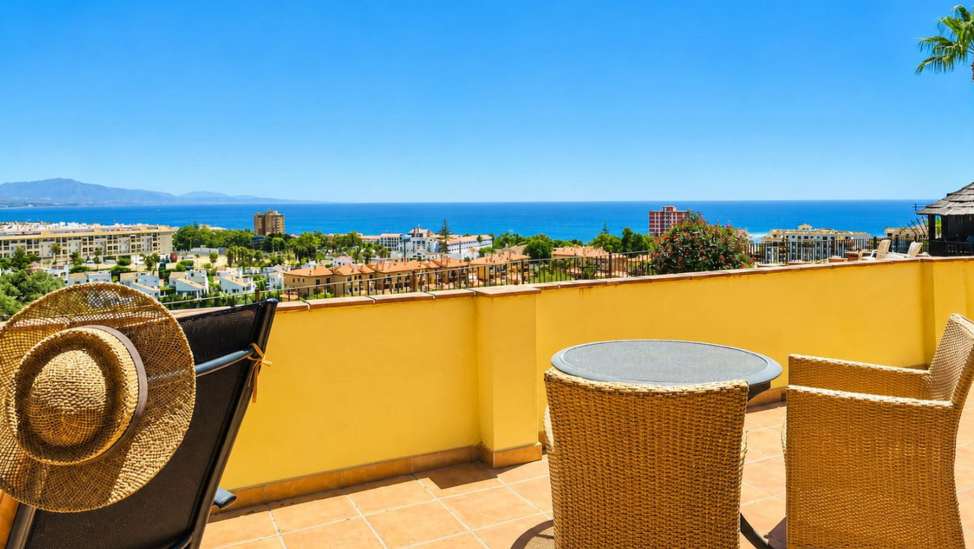 Villa for sale in La Duquesa, Manilva
