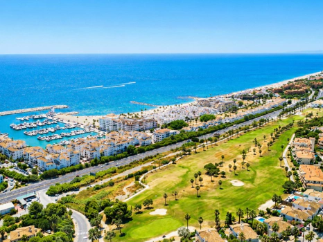 Frontline Golf Villa with Panoramic Sea Views