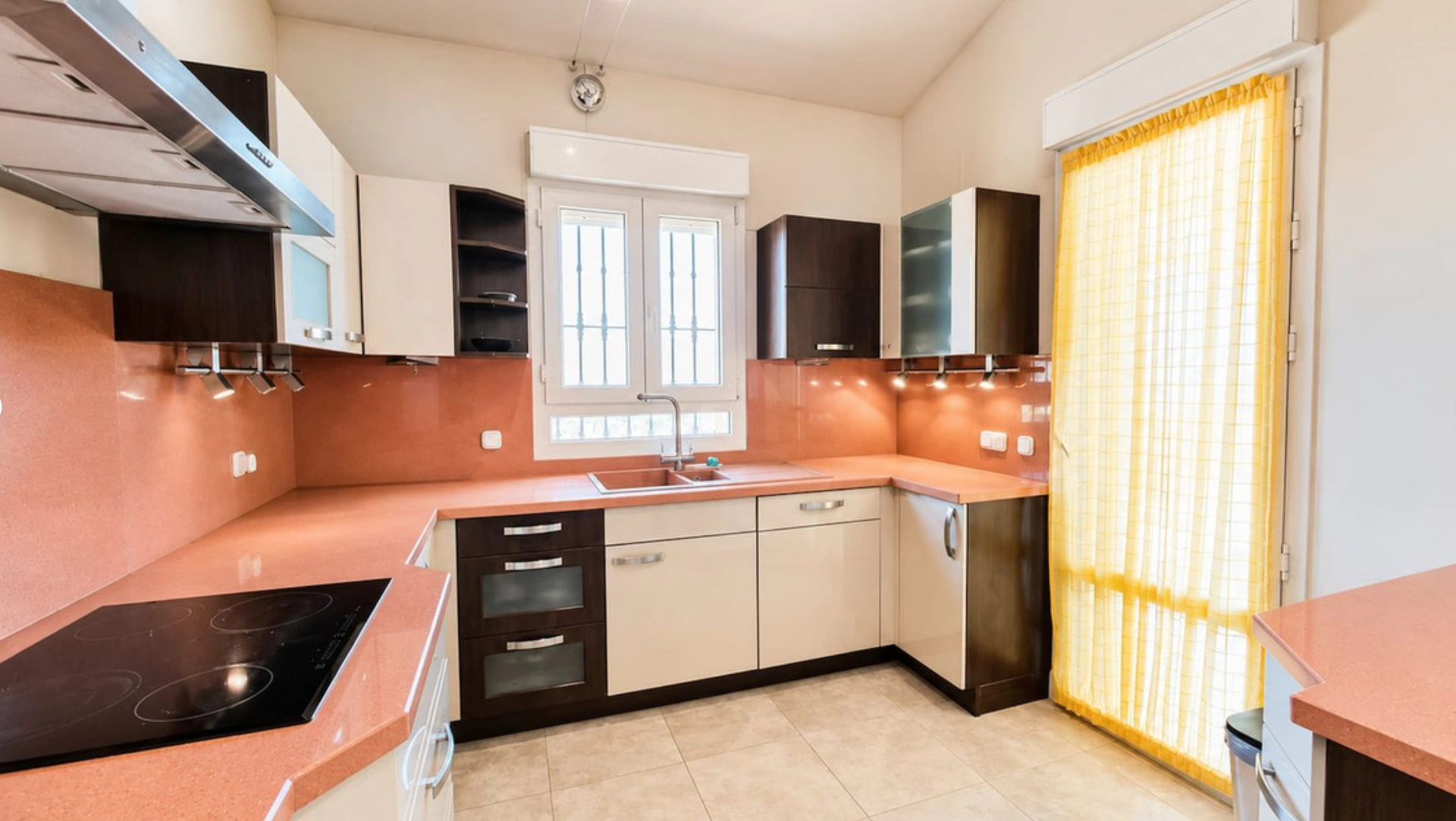 Villa for sale in La Duquesa, Manilva