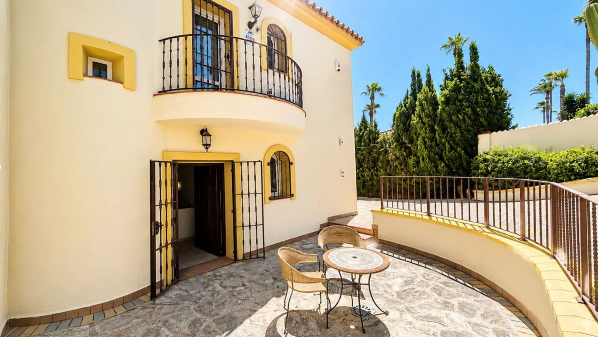 Villa for sale in La Duquesa, Manilva