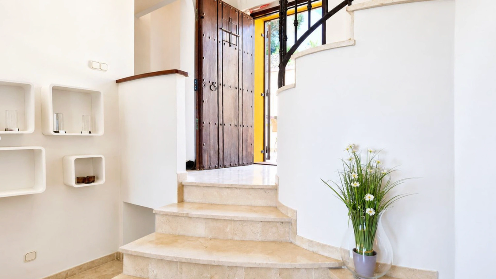 Villa for sale in La Duquesa, Manilva