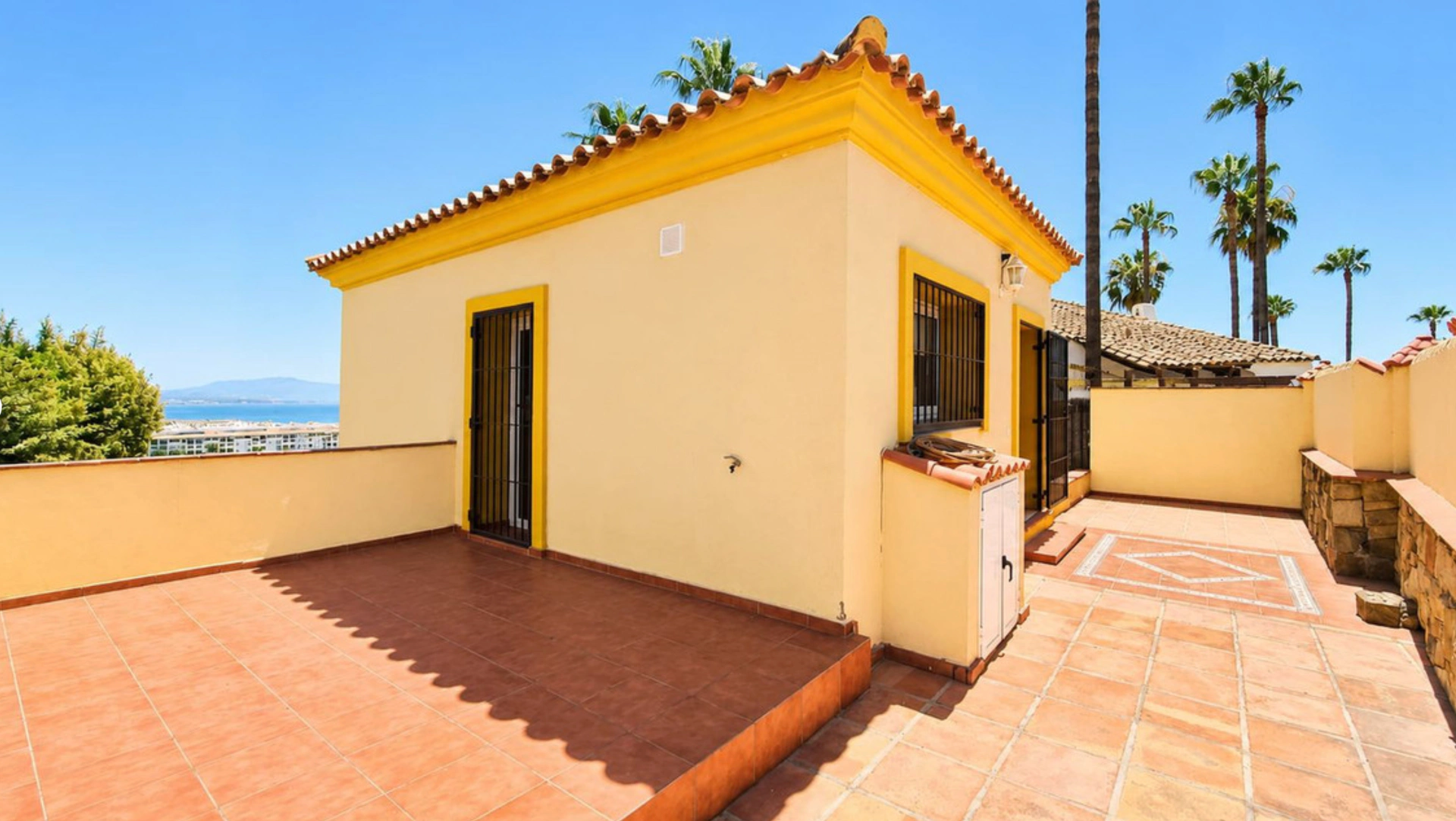 Villa for sale in La Duquesa, Manilva