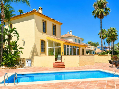 Frontline Golf Villa with Panoramic Sea Views
