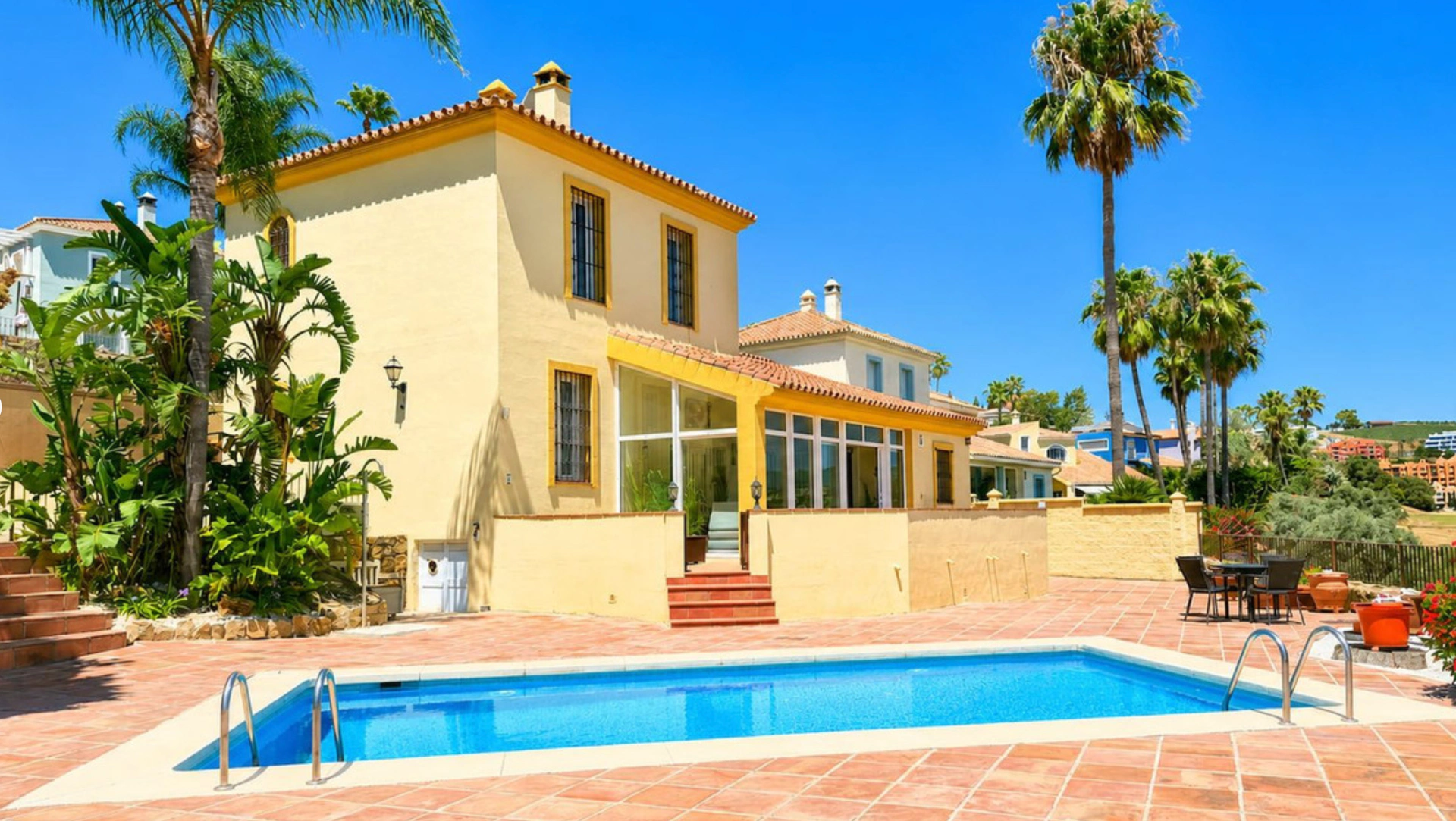 Villa for sale in La Duquesa, Manilva
