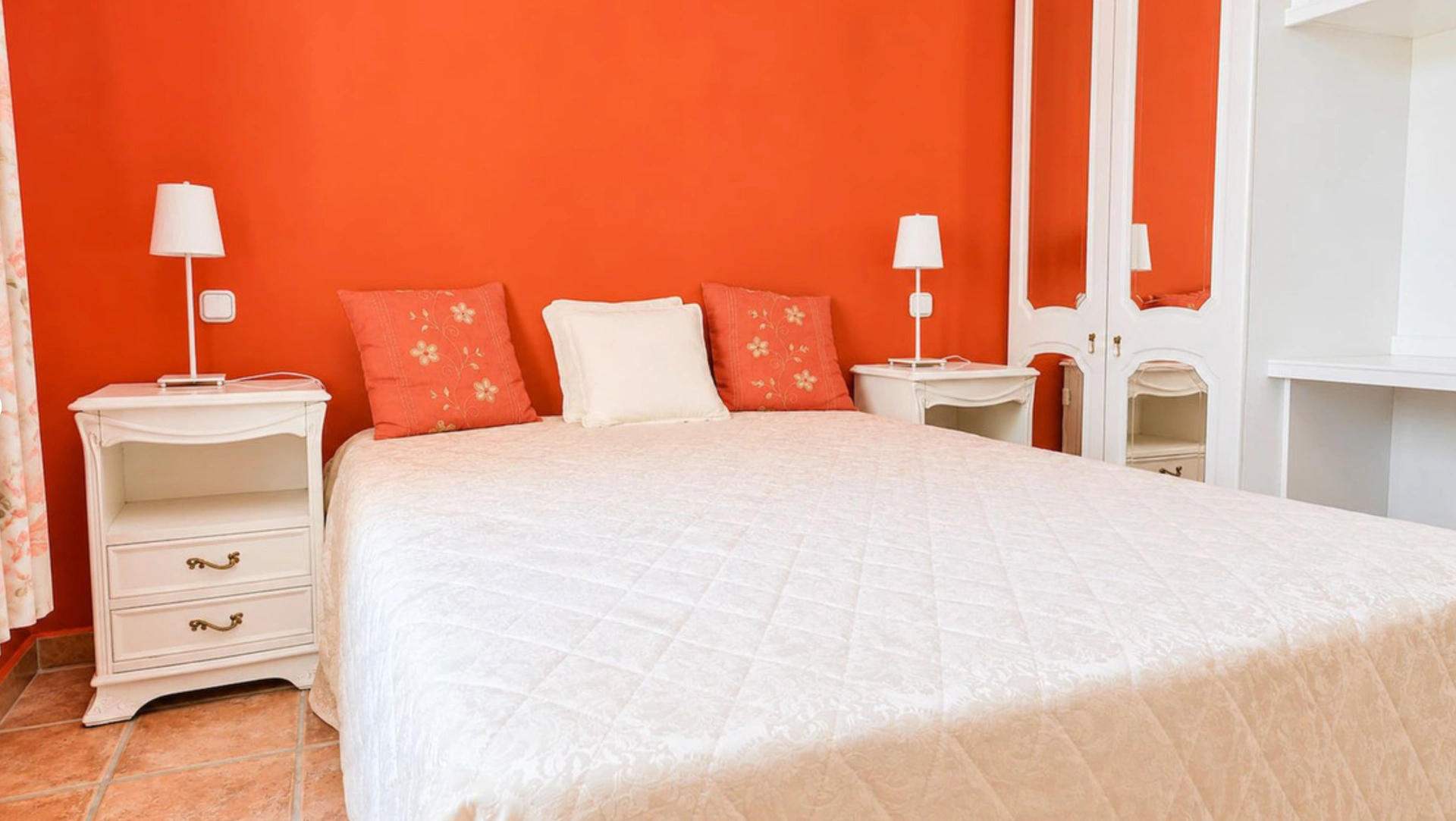 Villa for sale in La Duquesa, Manilva