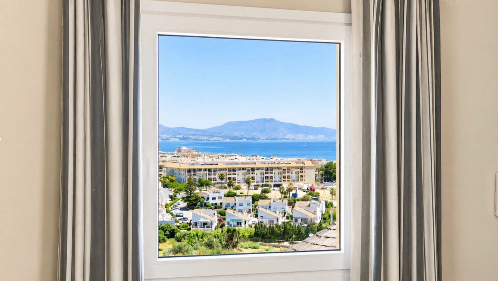 Villa for sale in La Duquesa, Manilva
