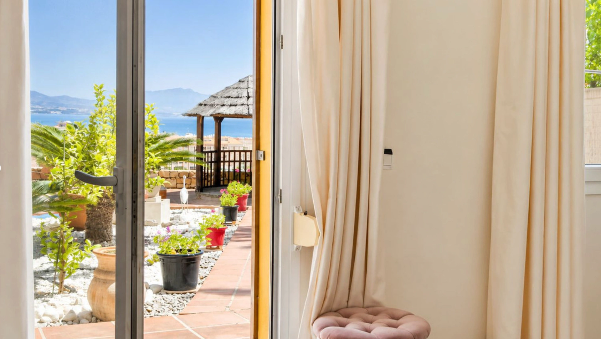 Villa for sale in La Duquesa, Manilva