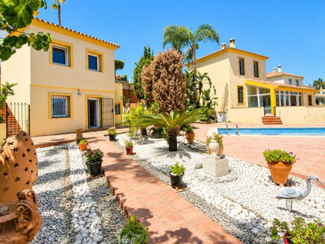 Frontline Golf Villa with Panoramic Sea Views