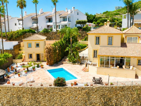 Frontline Golf Villa with Panoramic Sea Views