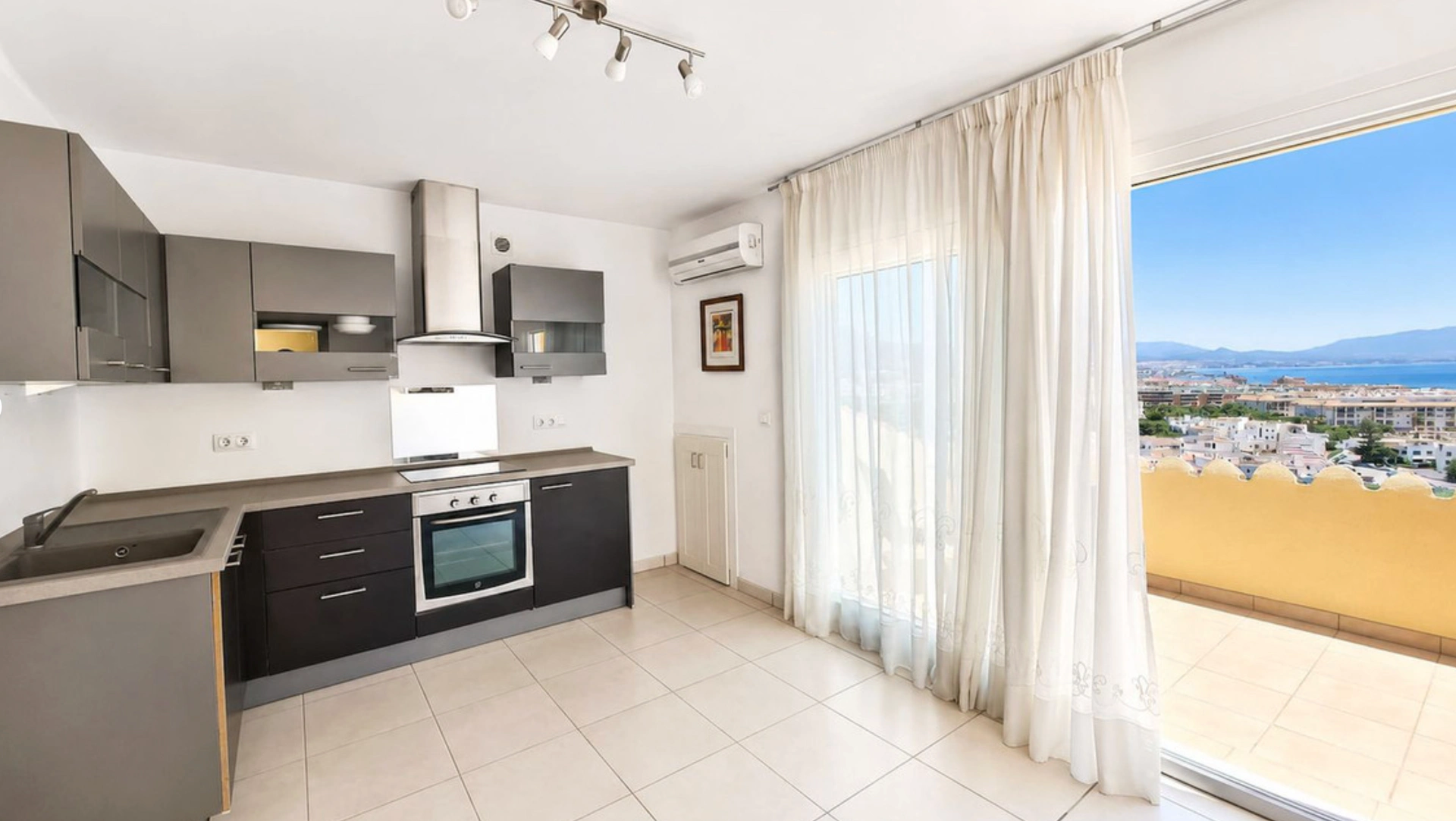 Villa for sale in La Duquesa, Manilva