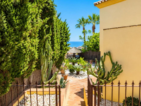 Frontline Golf Villa with Panoramic Sea Views