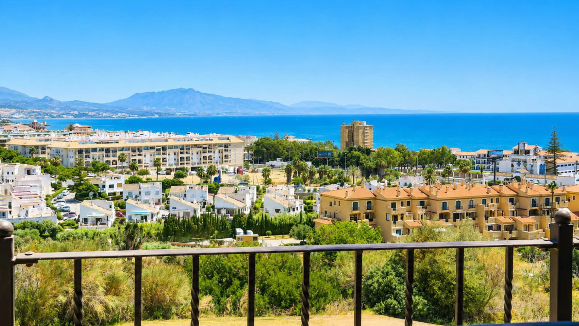 Villa for sale in La Duquesa, Manilva