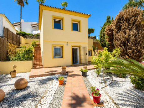 Frontline Golf Villa with Panoramic Sea Views