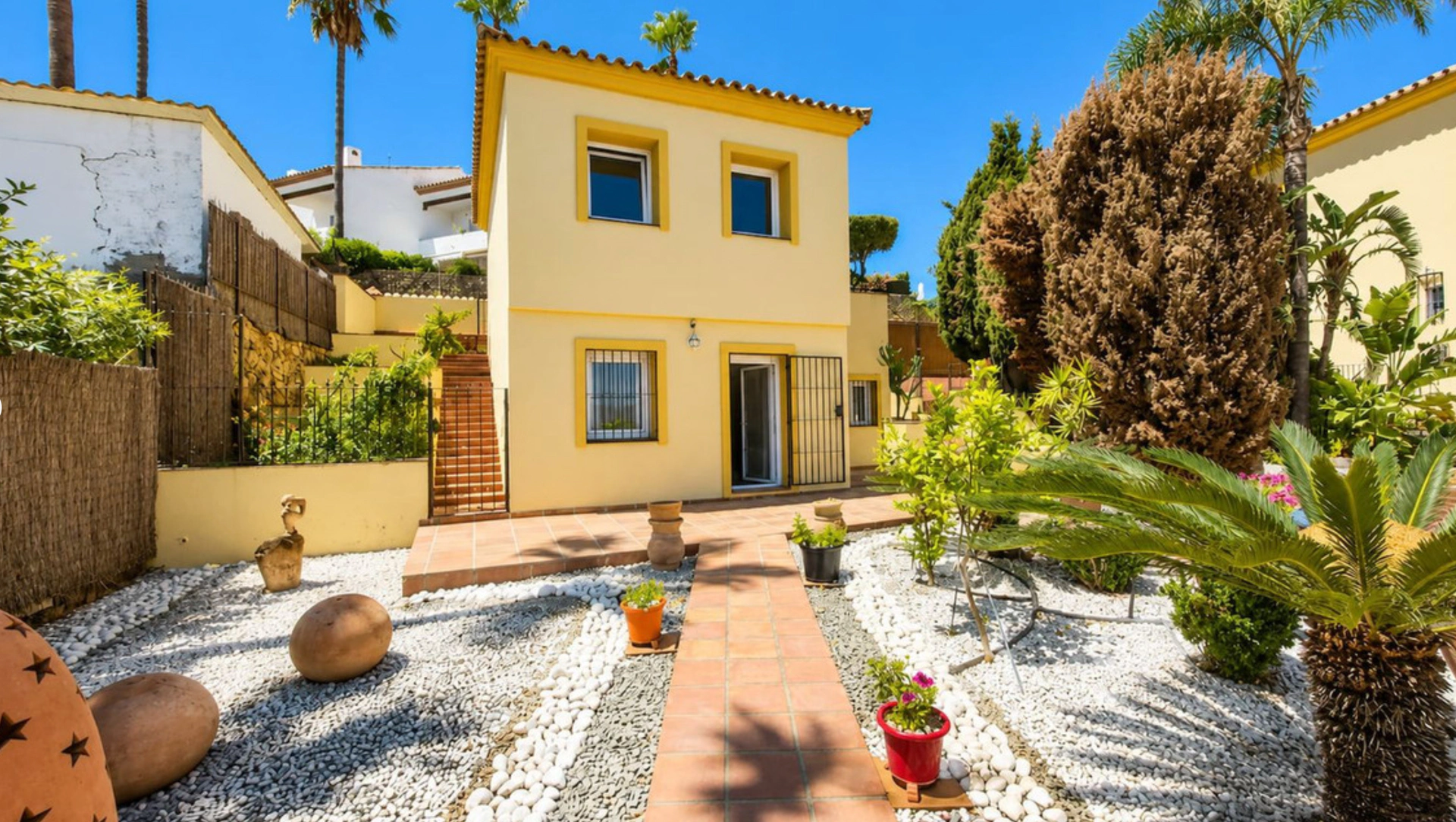 Villa for sale in La Duquesa, Manilva