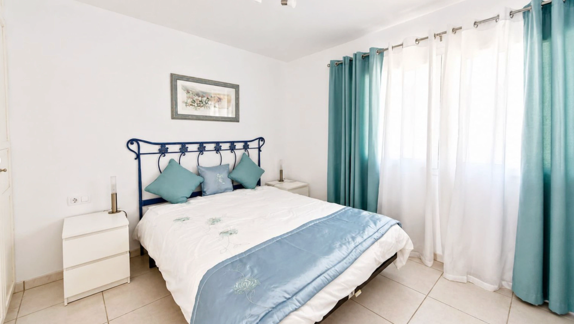 Villa for sale in La Duquesa, Manilva