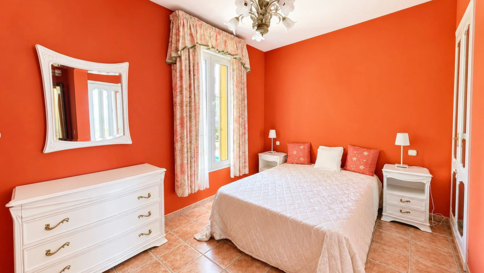 Villa for sale in La Duquesa, Manilva